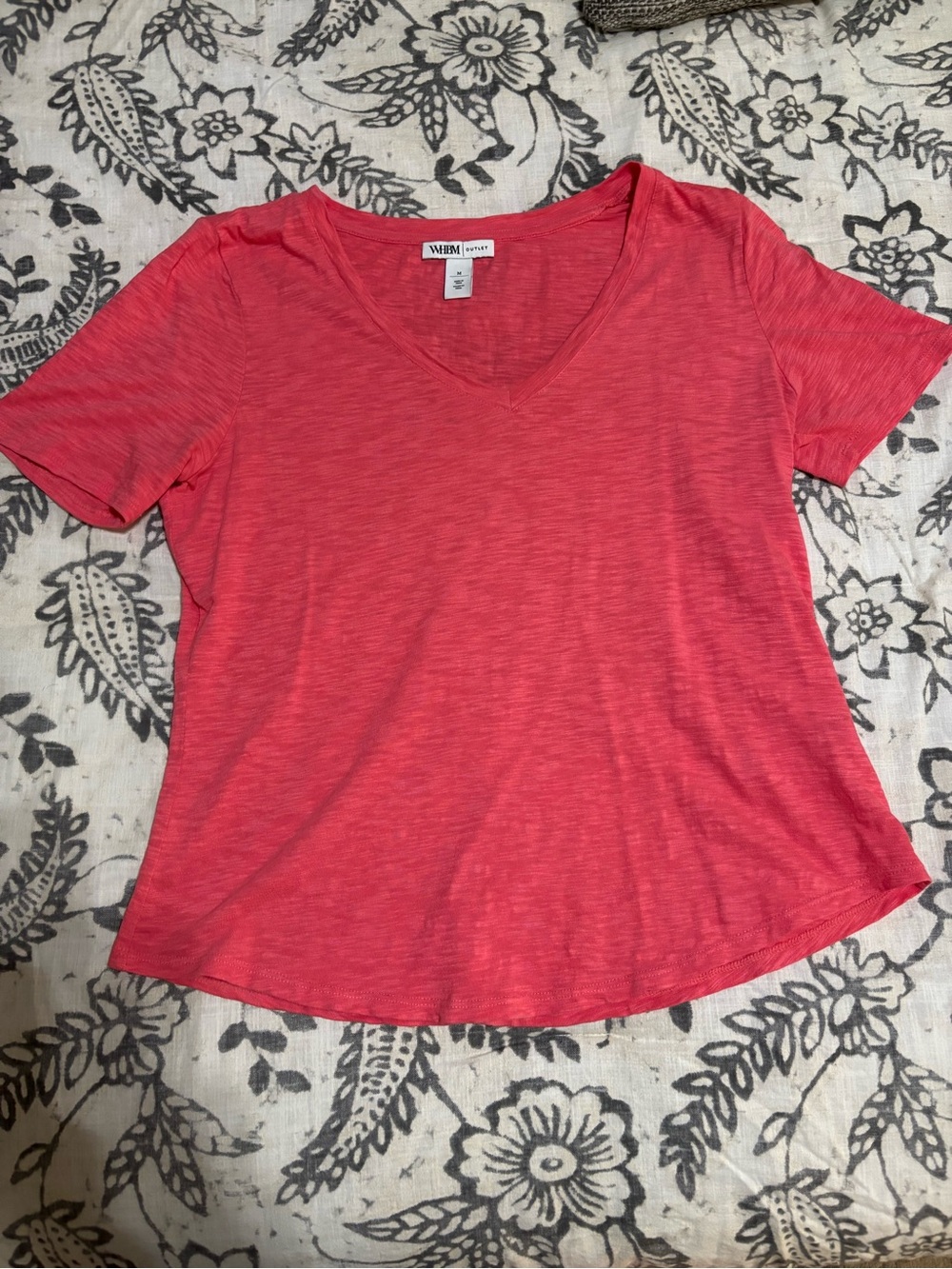 White House Black Market outlet Women's V-Neck Tee - Coral Pink
